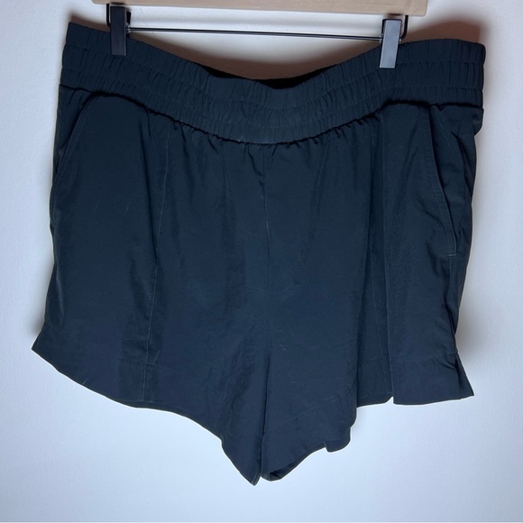 Abercrombie & Fitch Black Traveler Shorts with Pockets, Athletic/Athleisure - Picture 2 of 5